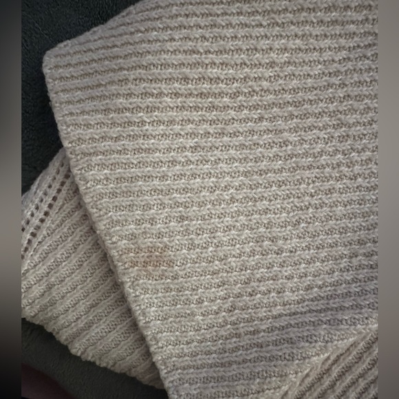 Cupcakes & Cashmere Cropped Knit Sweater - Picture 4 of 8